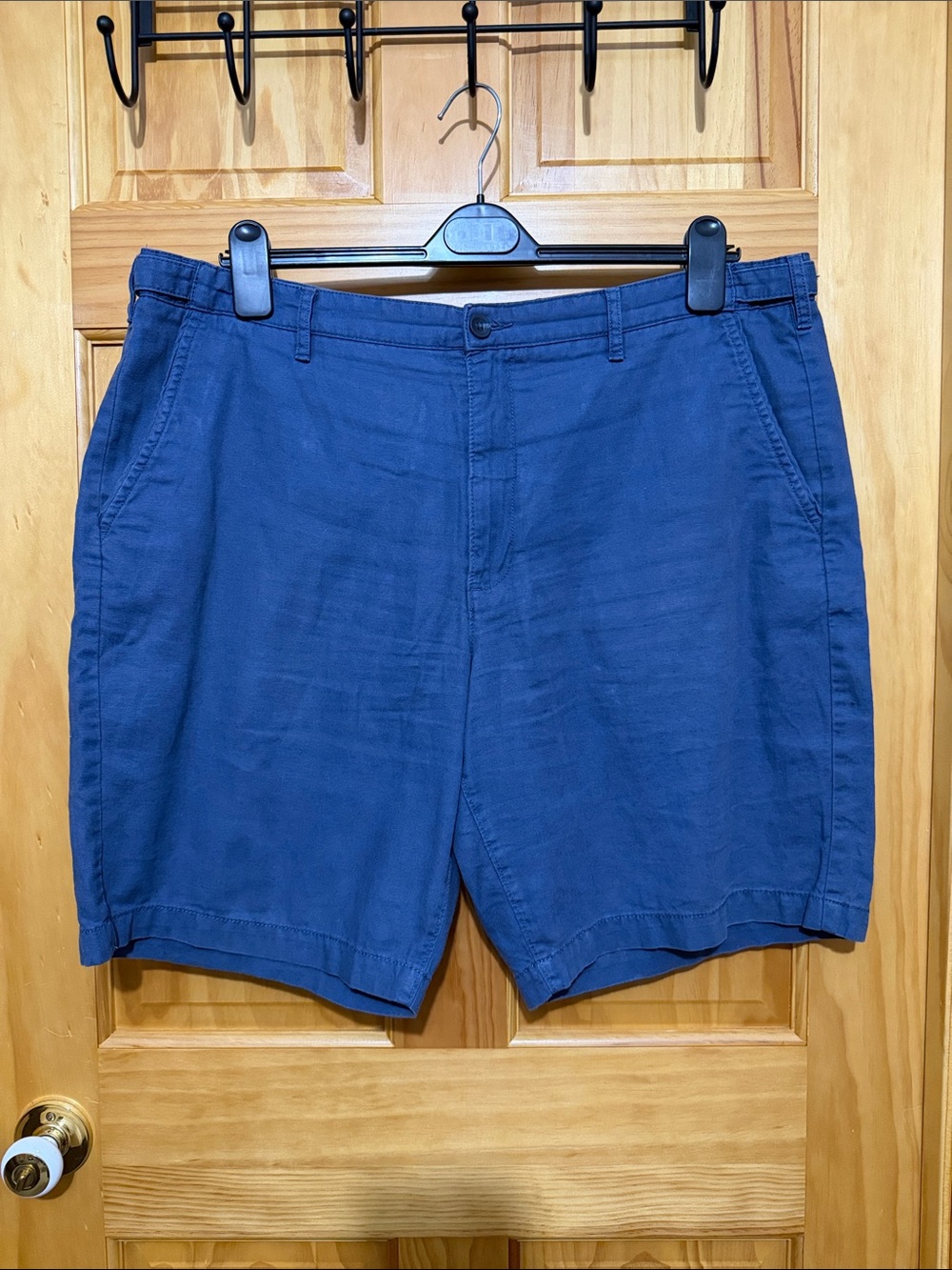 Marc Anthony Men's Linen Blend Blue Flat-Front Shorts, Size 40.